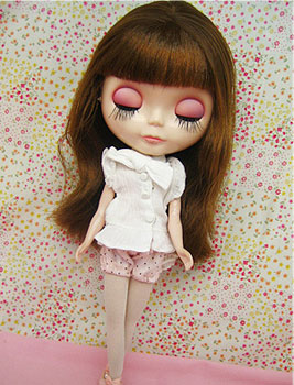 Blythe wearing a pink polkadot bloomers outfit.