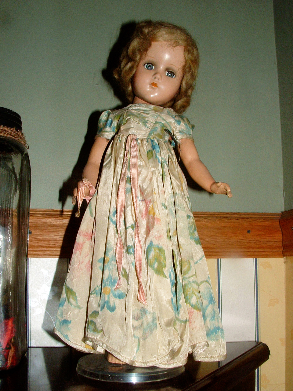 http://www.collectorsweekly.com/dolls/overview http://www.collectorsweekly.com/dolls/overview