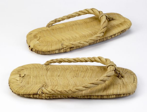 Simple rice-straw zori are suitable for everyday wear. Simple rice-straw zori are suitable for everyday wear.