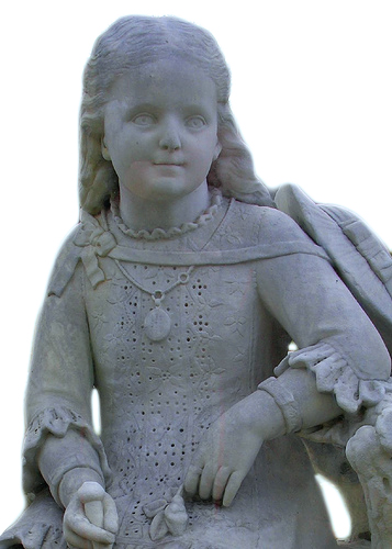 This life-size headstone statue of a girl named Inez in Chicago's Graceland Cemetery is shrouded in mystery. Children visiting the cemetery report playing with a little girl in 1800s clothing, and night watchmen claim the statue disappears in lightning.