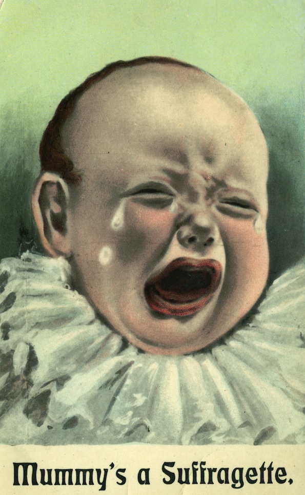 Σε αντι-ψηφοφορία καρτ-ποστάλ, τα μωρά συνήθως κλαίνε για απόντες μητέρες τους, ή οι γυναίκες απεικονίζονται ως κλαψούρισμα μωρά.  Palczewski, Catherine Αρχείο καρτ-ποστάλ H..  Πανεπιστήμιο της Βόρειας Αϊόβα.  Cedar Falls, Αϊόβα.