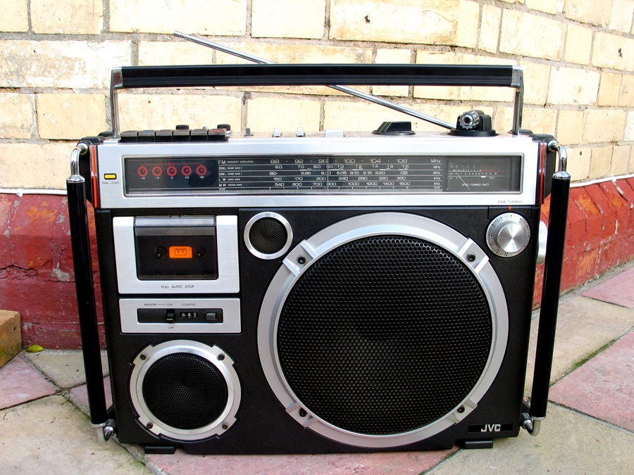 Lightwood considers the JVC RC-550, also known as "El Diablo," as the first radio to resemble a true boombox.