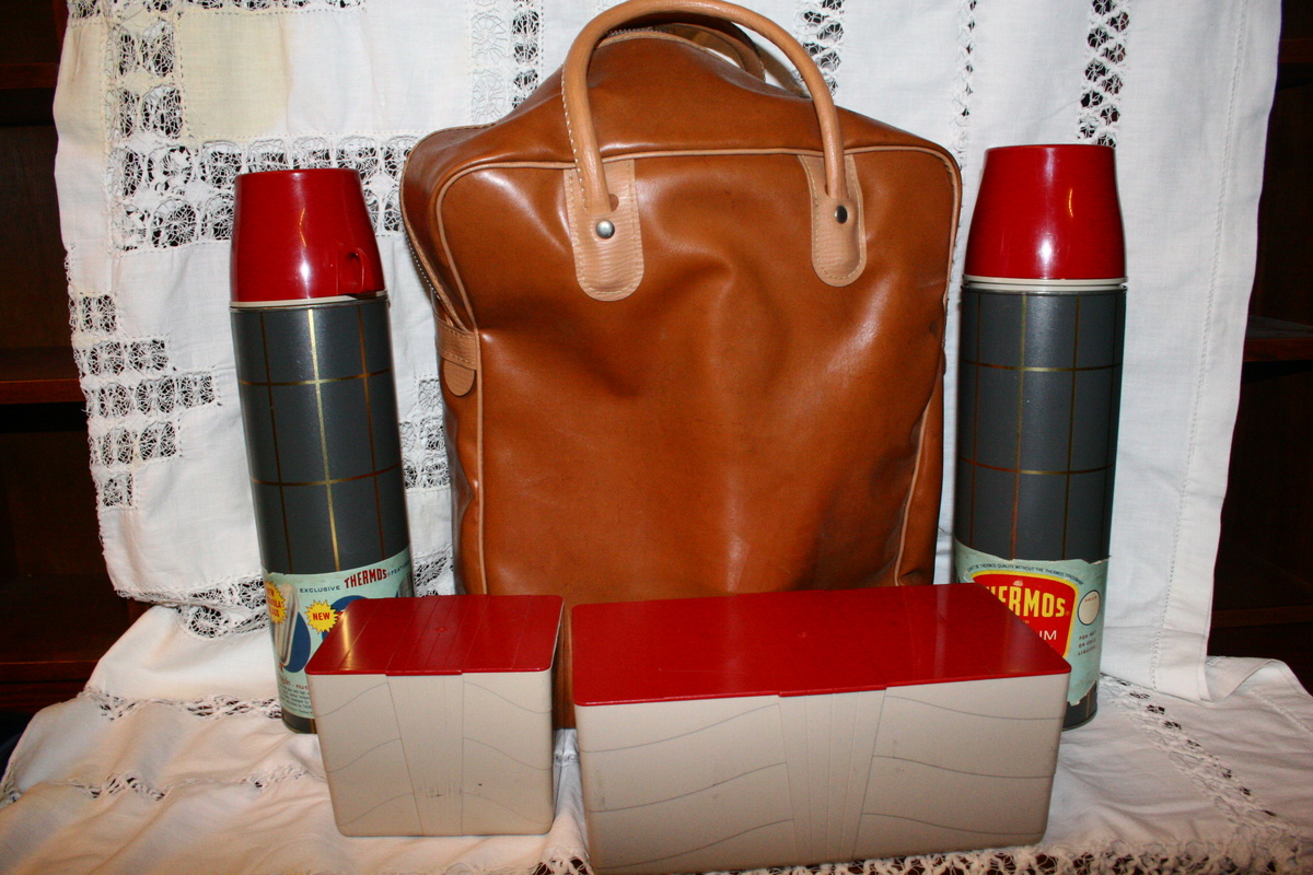 1950 Thermos with containers and original carrying bag - Kitchen