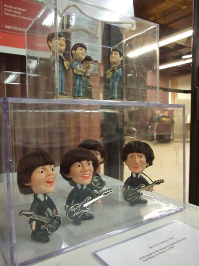 Beatles dolls and cake nodders-1964... - Music