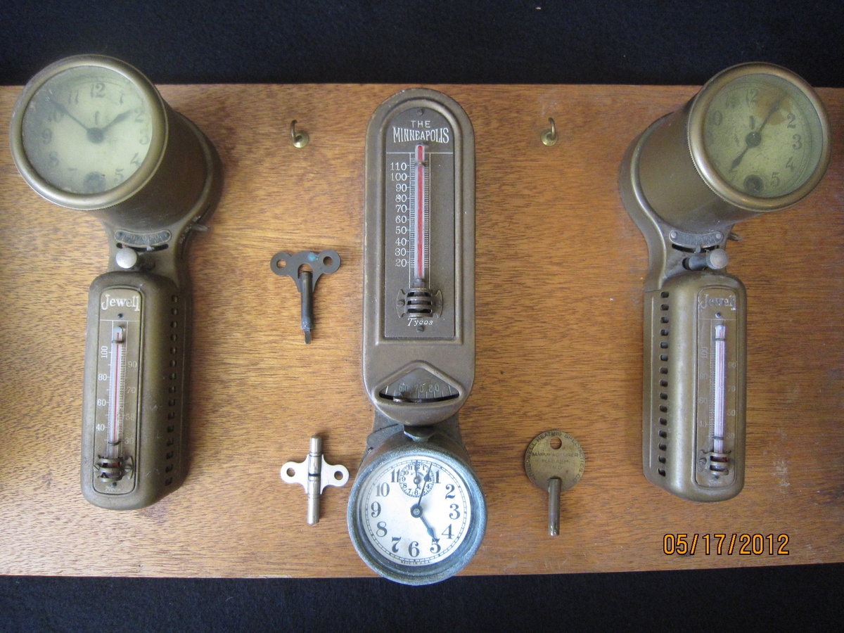 Patented 1907 to 1918 The Minneapolis Honeywell Jewell Brass Automatic Heat Regulator Art Deco Clock Thermostats With Keys
