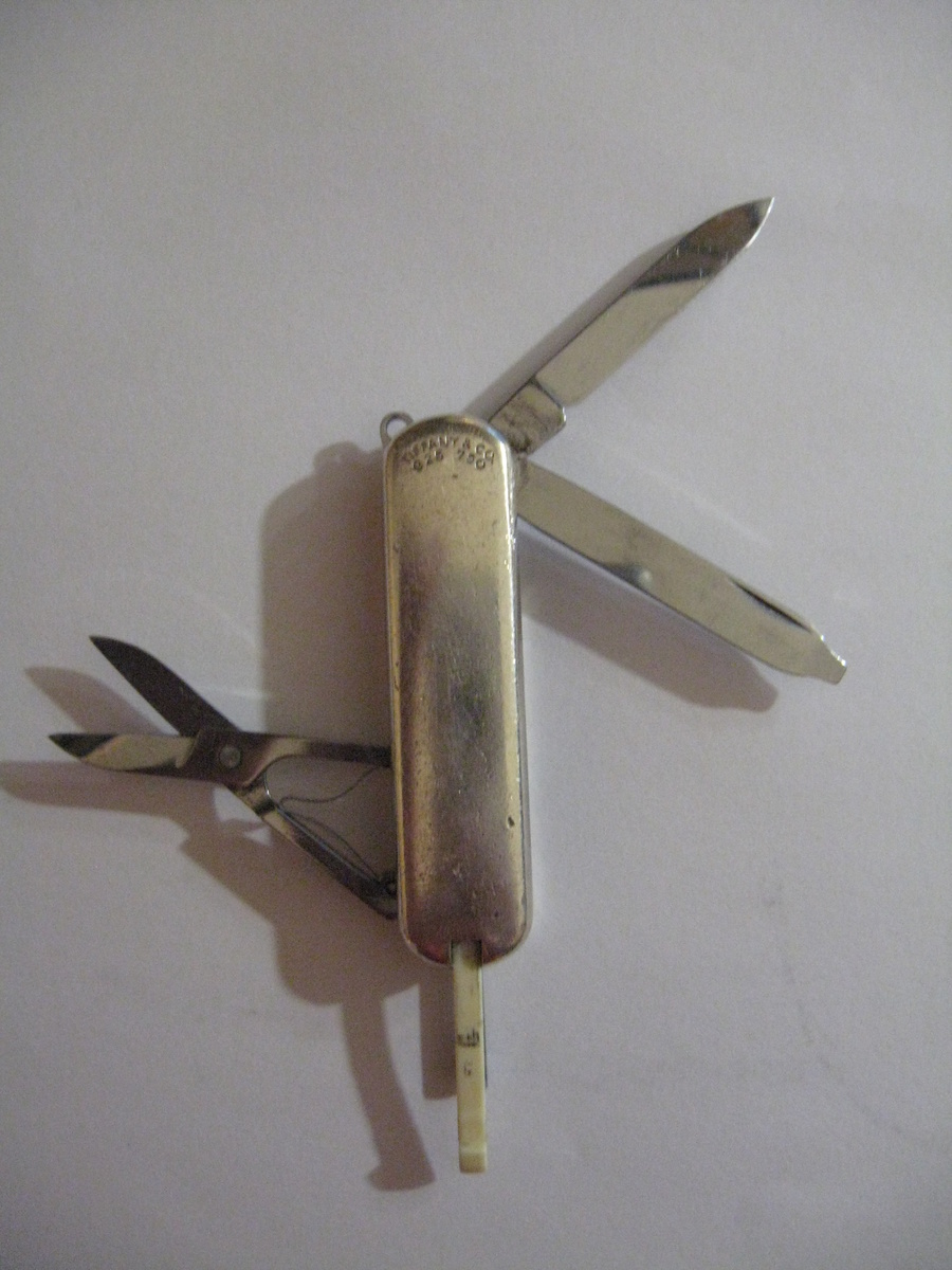 VINTAGE TIFFANY&CO.STERLING SILVER AND 18K SWISS ARMY POCKET KNIFE