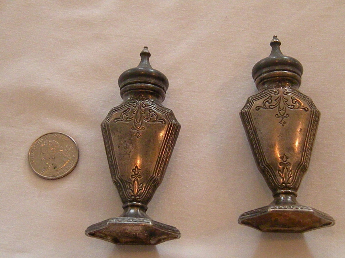3110 W.R Mfg, pat. march 29 1927...Salt and Pepper Shakers