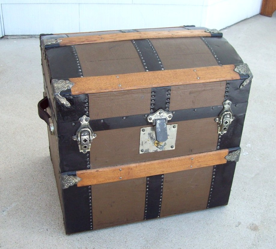 Small Round top Trunk - Furniture