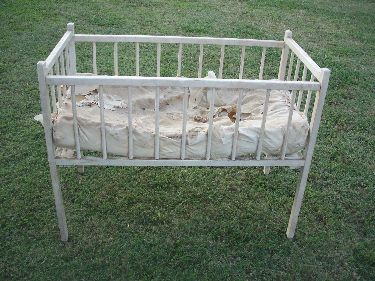 Baby Bed with metal springs and steel wheels