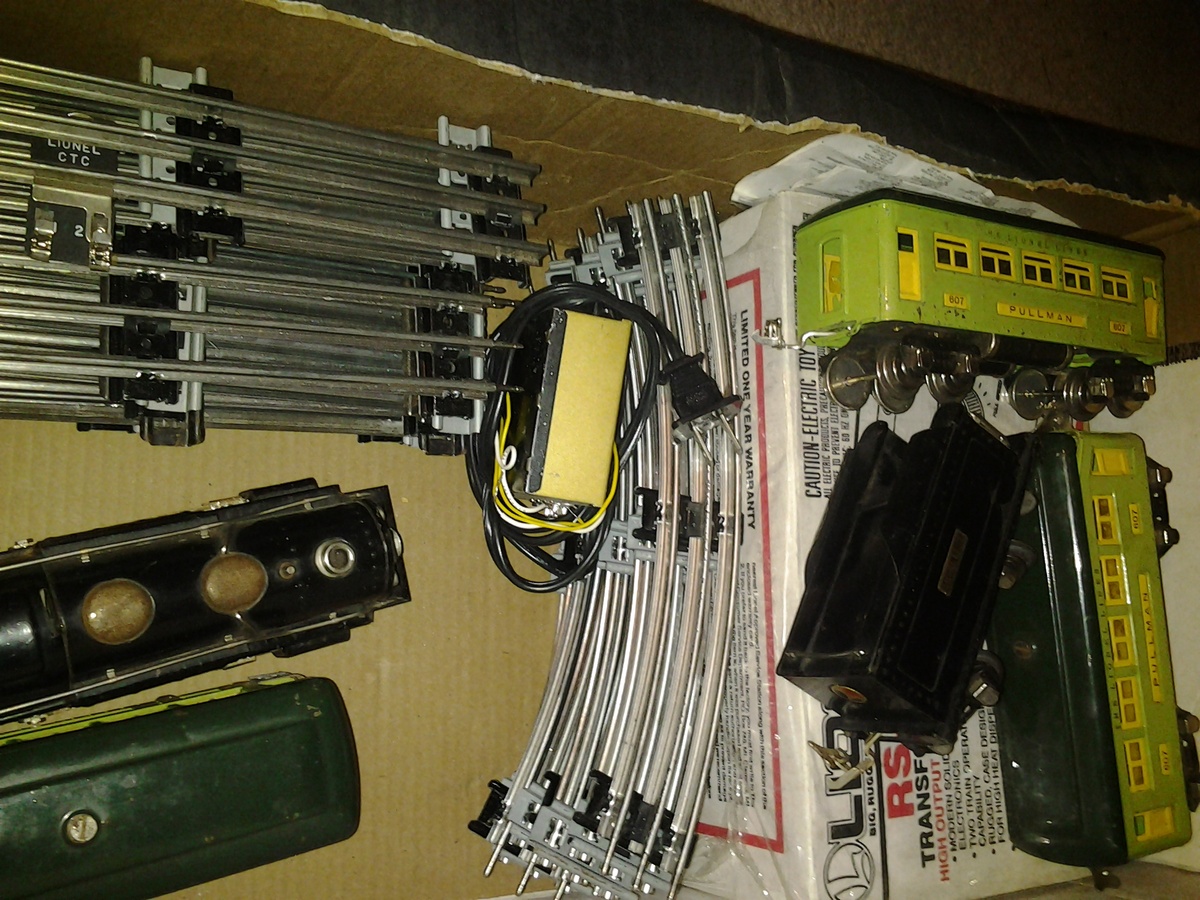 LIONEL O- GAUGE TRAIN