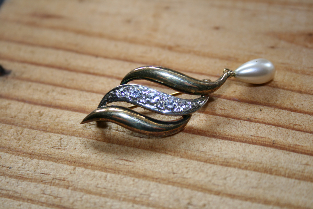 Lotus Fashion Signature Brooch 