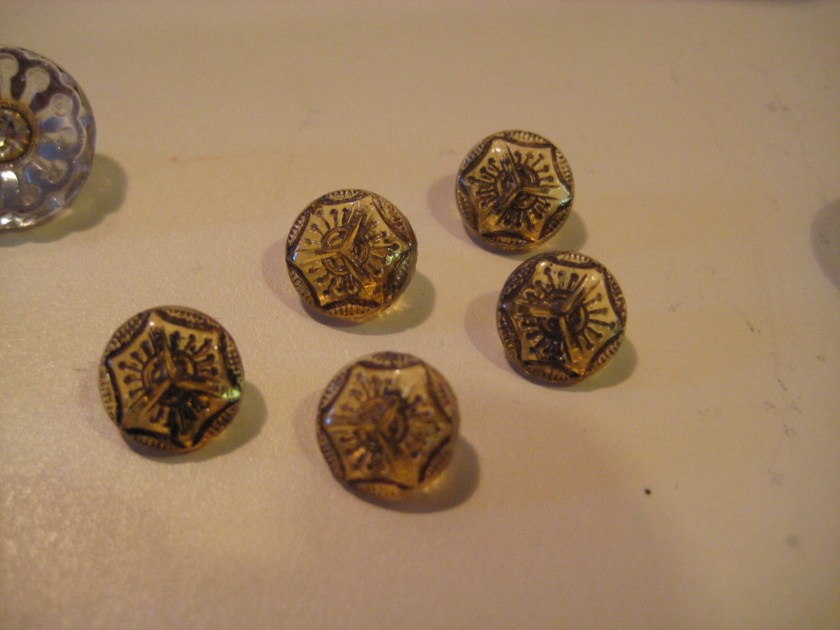 Glass buttons - Sewing