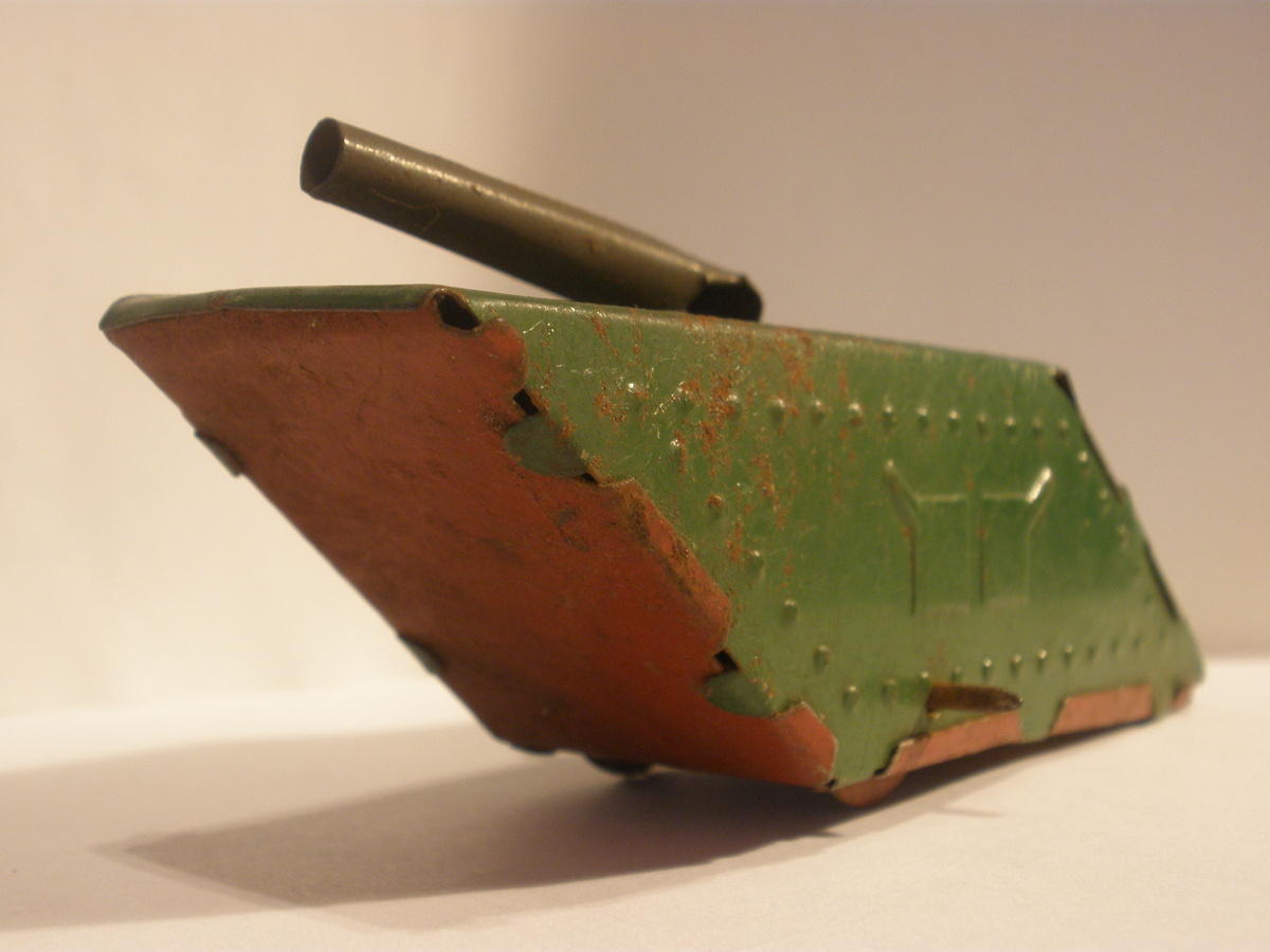WWI style tank, painted tin with no mechanism. 1920's?  - Model Cars