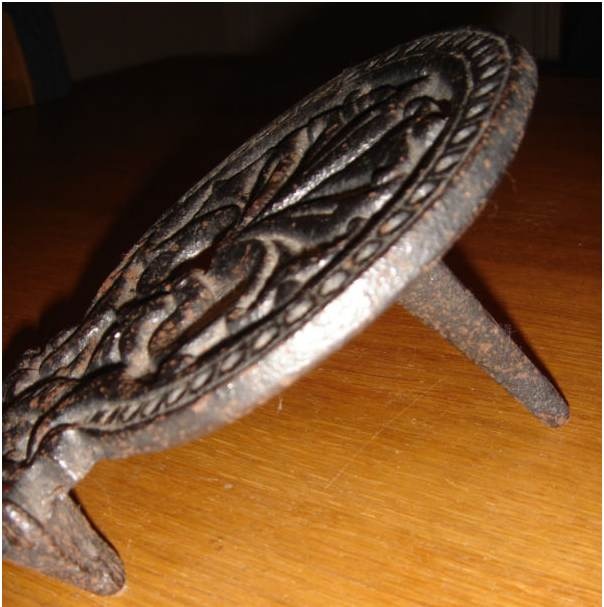 Strange trivet