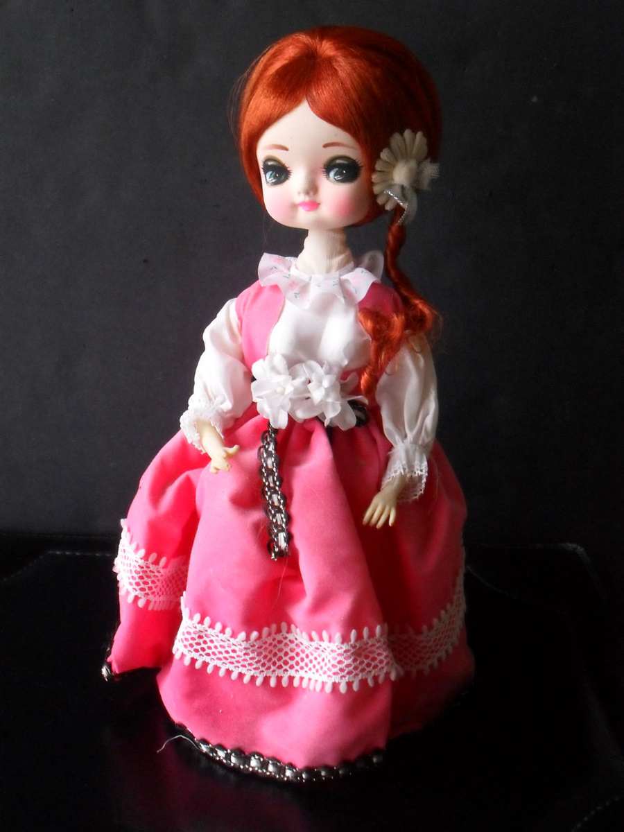 Musical Doll Japan? Doesn't work - Identify?