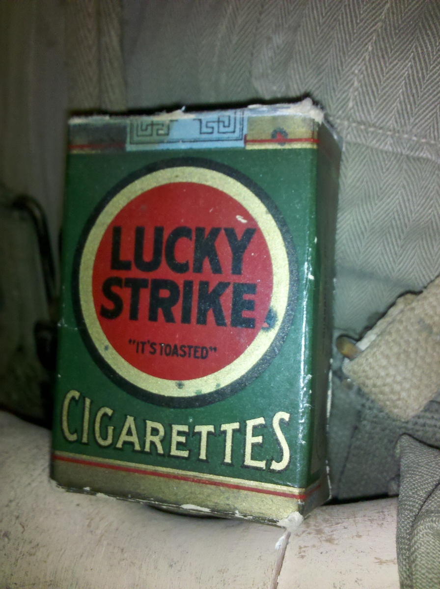 WWII 1940's era "DUMMY" cigarettes Lucky Strike - Tobacciana