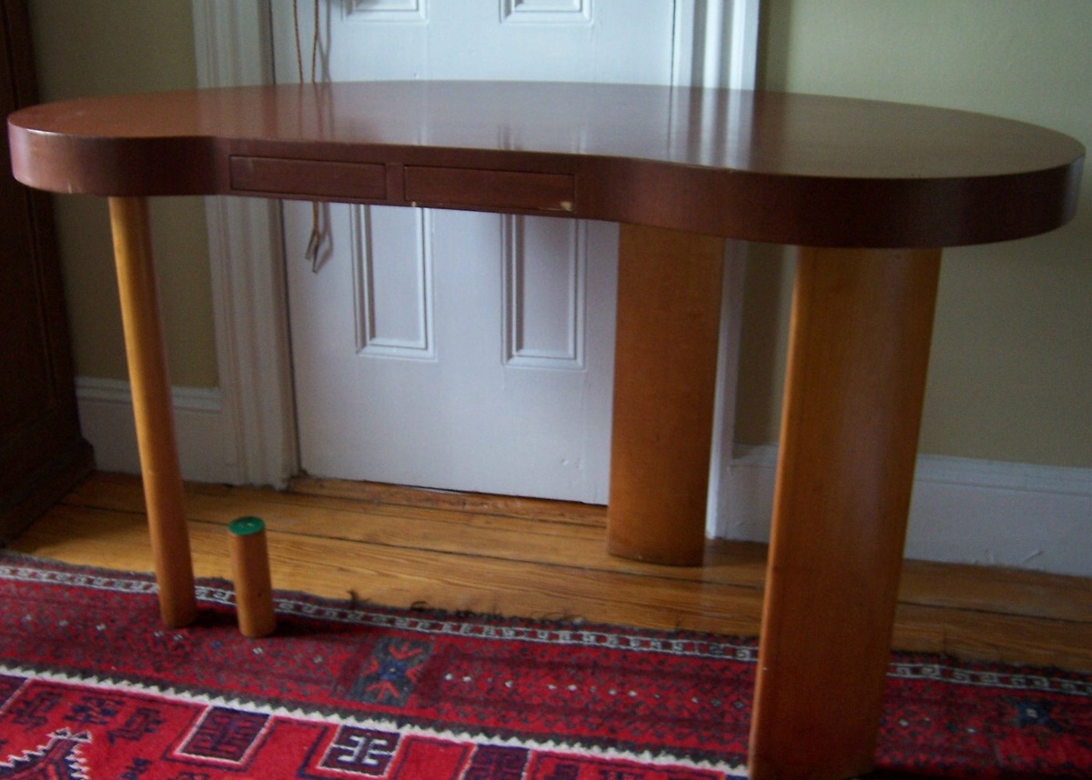 Kidney shaped desk