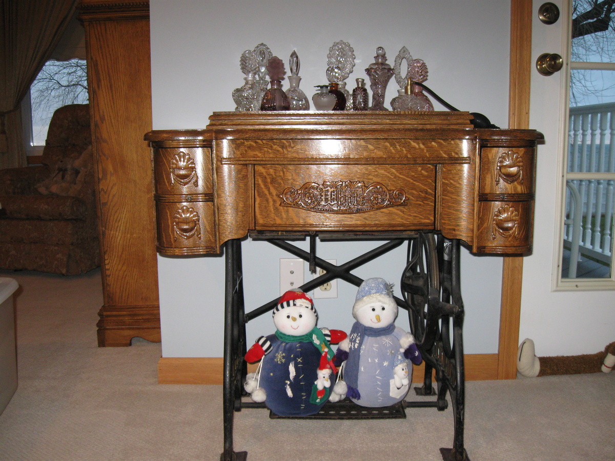 UPDATE :  WHITE Sewing Machine Dated 1909