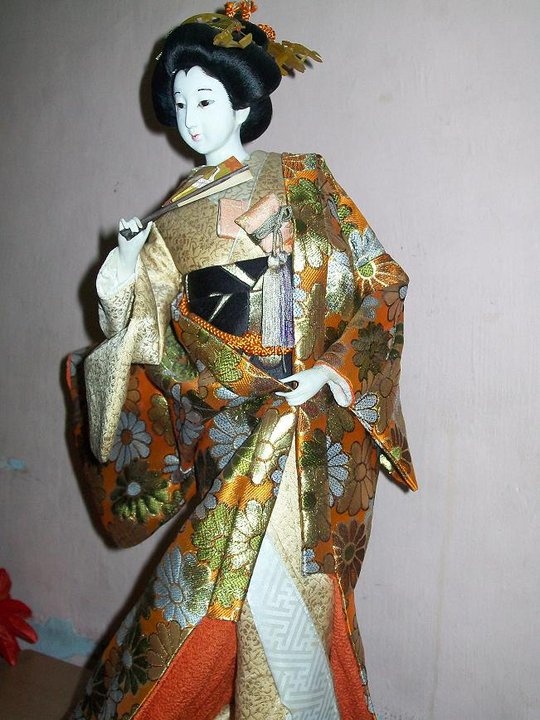 Geisha removing her outer Kimono