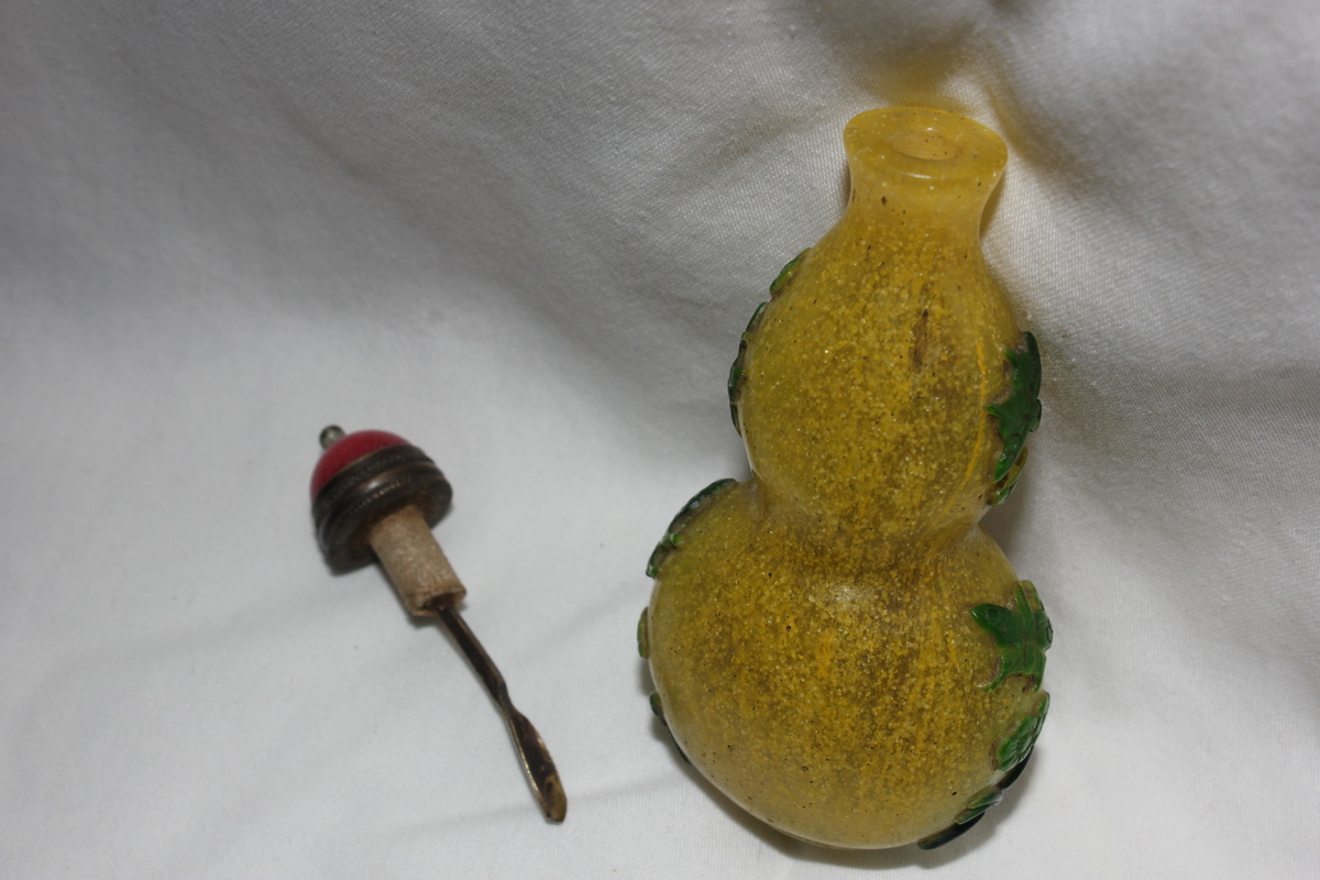 Chinese Glass Snuff Bottle - Bottles