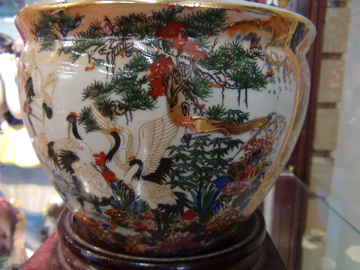 Royal Satsuma Oriental Pot With 22 Carrot Gold Leaf From The 1800's - Asian