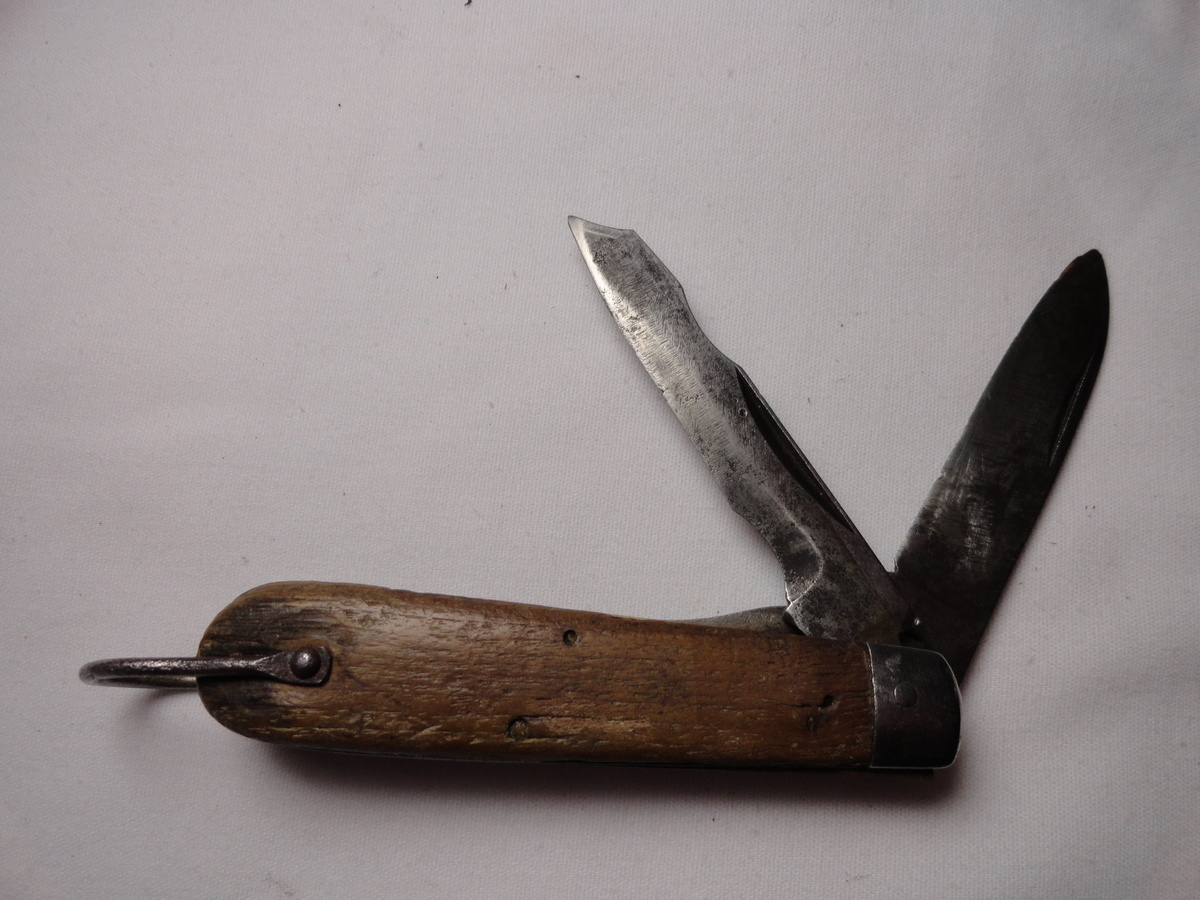 Pal Blade C0. (1940-1945) Made in USA  3 3/4 inches  Wood Handles
