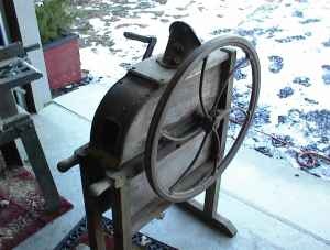 1900's one hole corn sheller in working condition