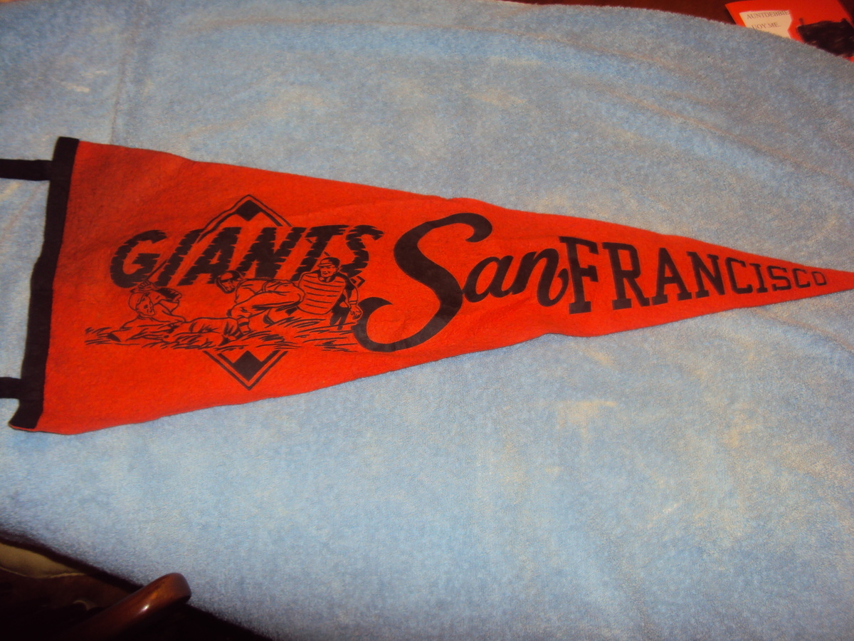 VINTAGE PHILLIES AND GIANTS PENNANTS - Baseball
