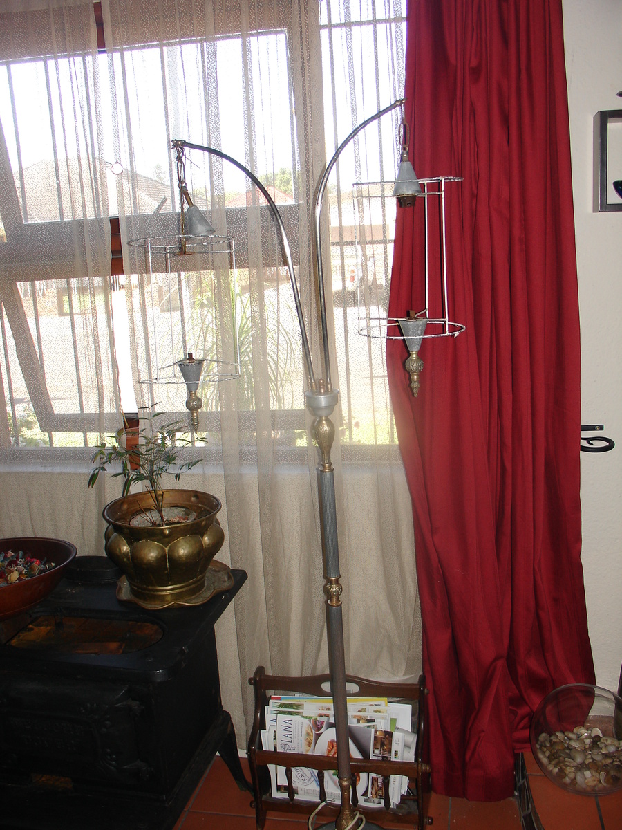 I wonder how much this lamp is worth - This is a better pic
