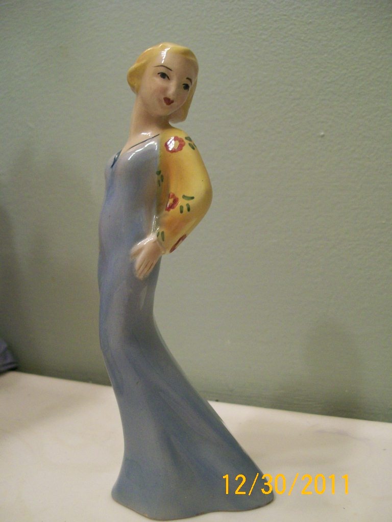 1920's Art Deco figurine marked Italy and artist signed  - Art Deco