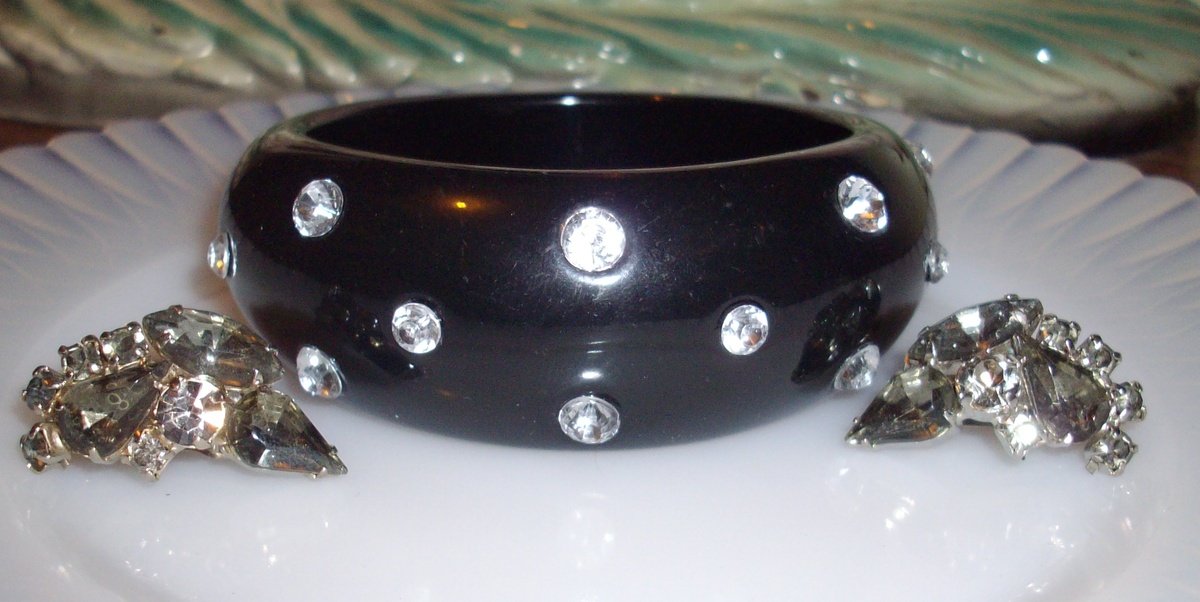 Huge bakelite bangle w/rhinestones & misc bracelets.