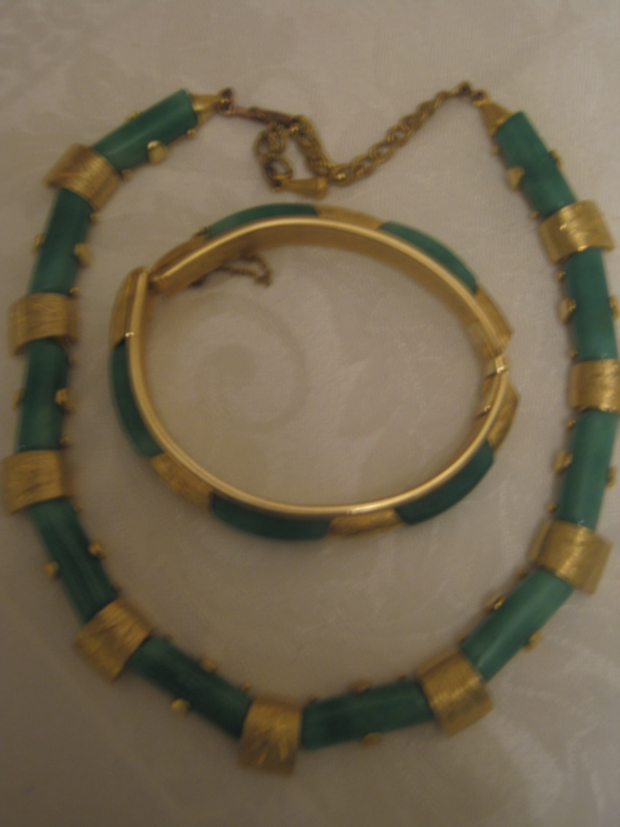 Demi Parure Green/Gold  - Costume Jewelry