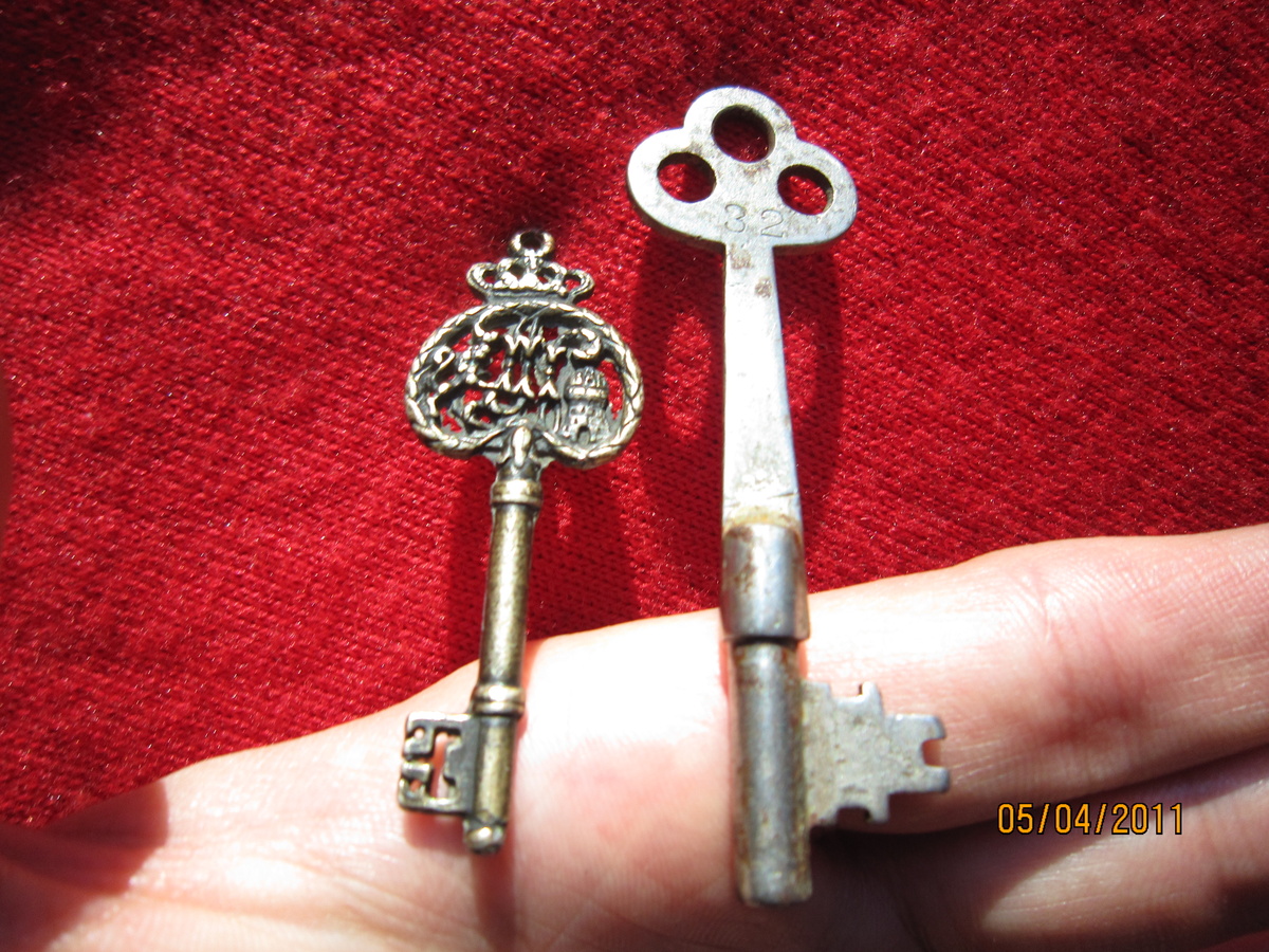 Two Antique Skeleton Keys. One for the Kings Treasure?  : ) - Tools and Hardware