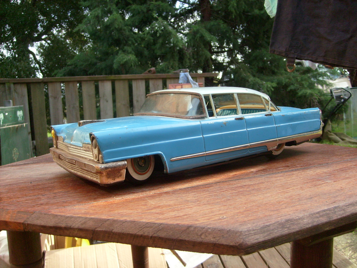 TIN CHRYSLER SEDAN.