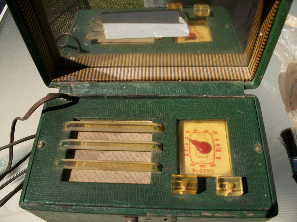 Radio Gods--Please Help!  Algene Travel Radio - Radios