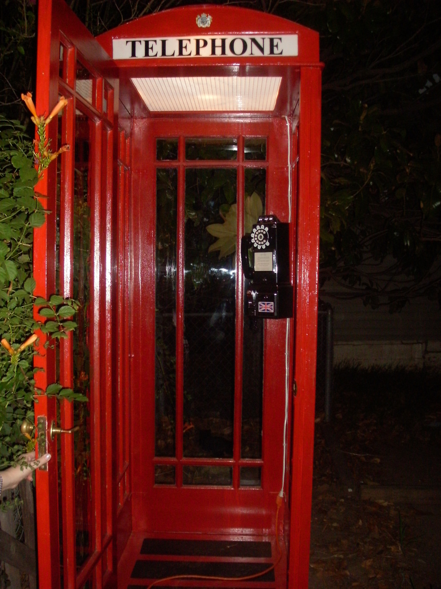 English Phone Booth - Telephones