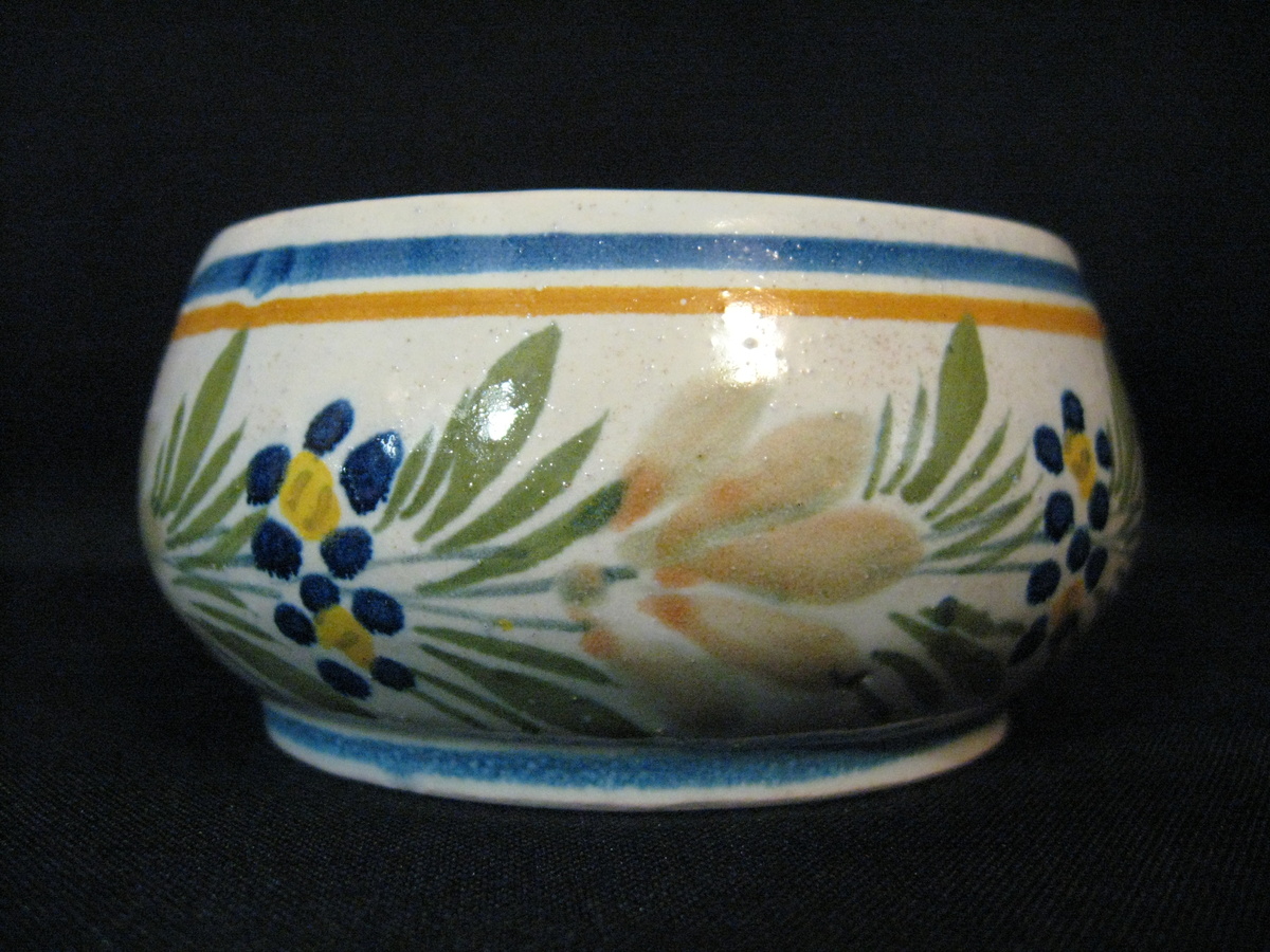 HENRIOT QUIMPER FRANCE 186 MINI BOWL - Art Pottery