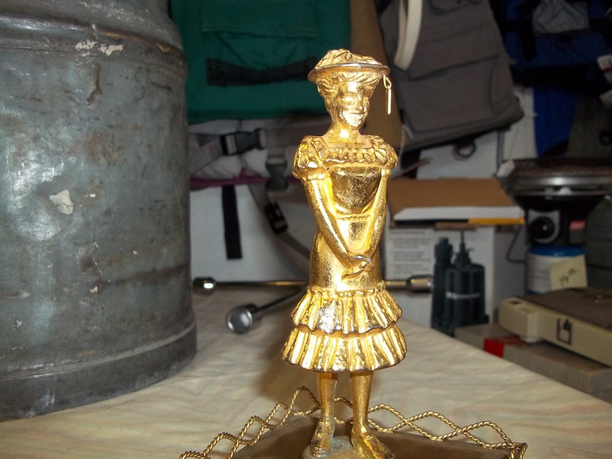 MINNIE PEARL STATUETTE