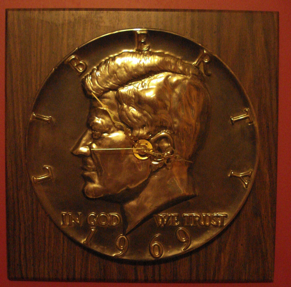 Vintage JFK Wall Clock 1969 Liberty Half Dollar Kennedy Memorabilia