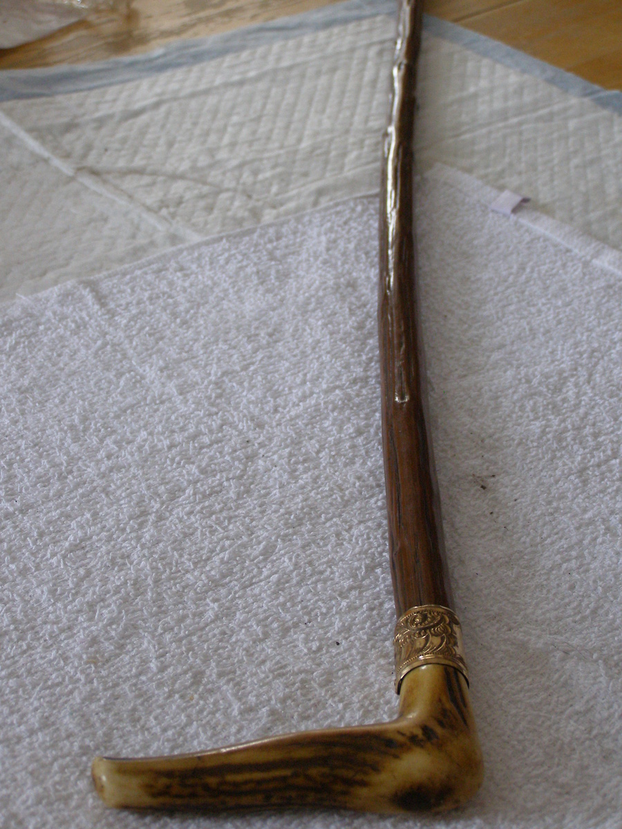 NEVER SAW A CANE LIKE THIS 1!I WOULD LOVE SOME INFO-PLEASE