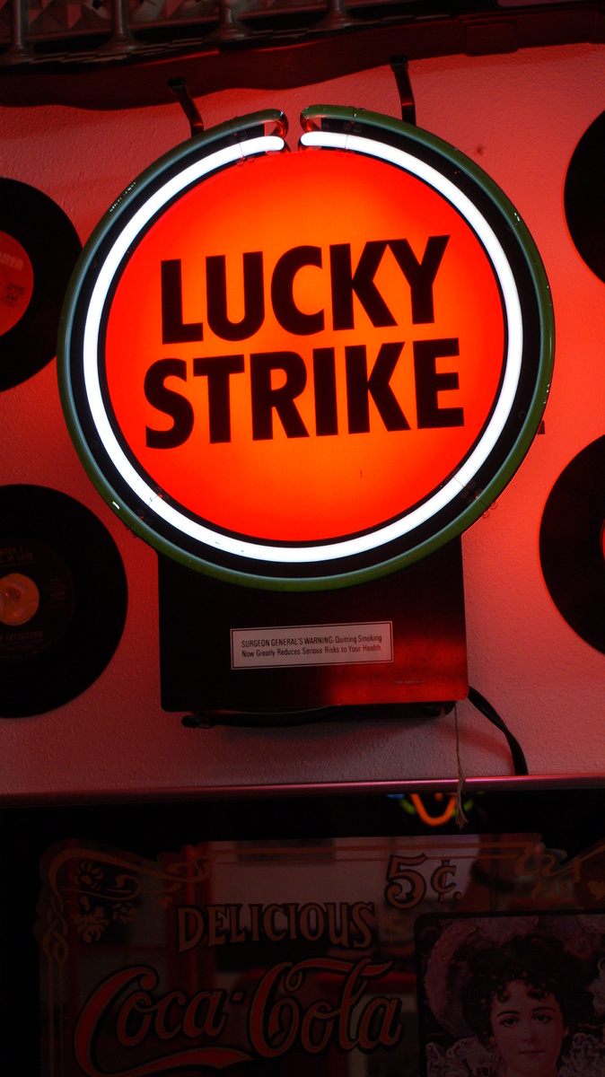 Lucky Strike neon - Signs