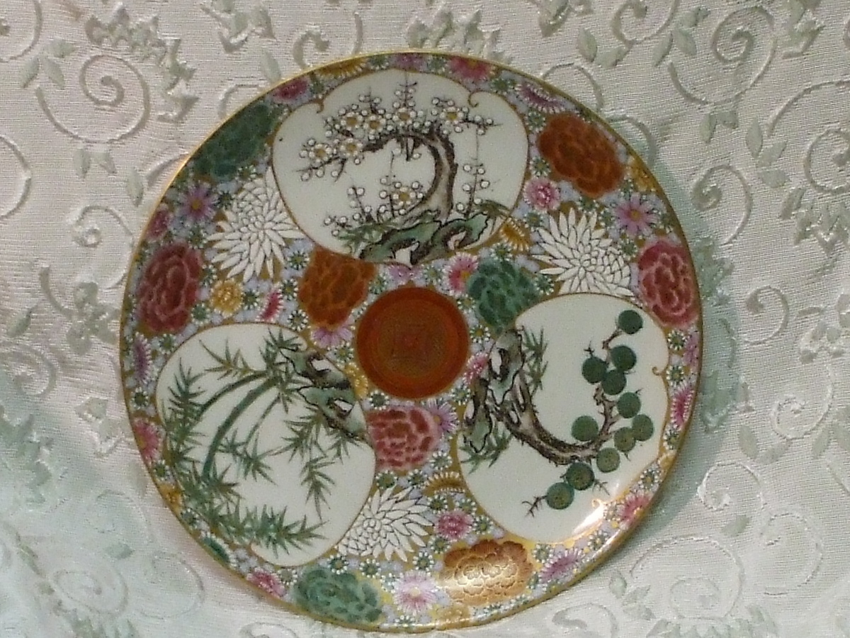  I'm obsessed - Imari style with unusual marks-any idea's welcome - China and Dinnerware