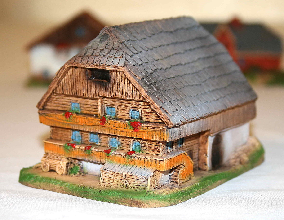 Rare Marklin Apline buildings -  Set of 8  