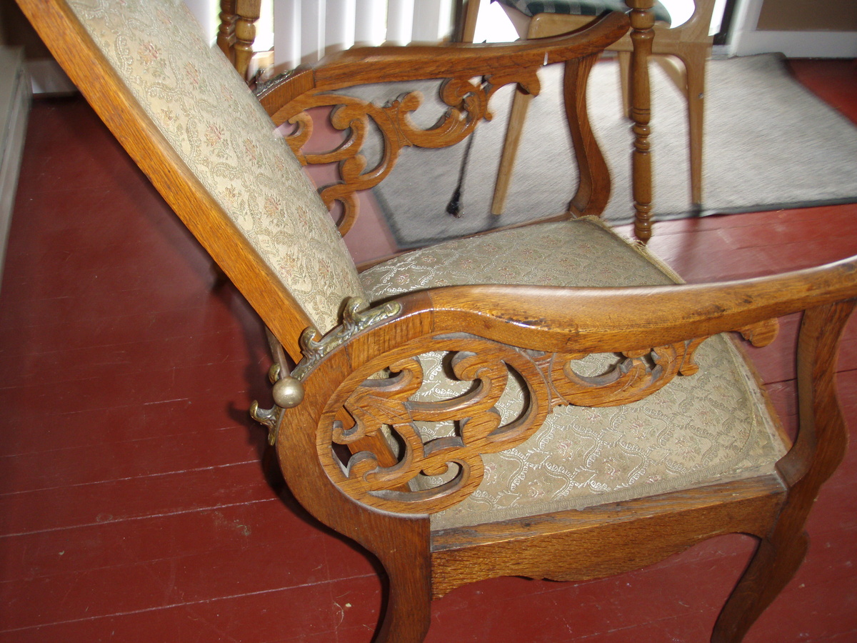 Recliner unknown age or  maker