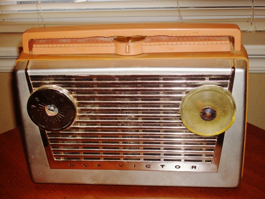 Vintage RCA Victor Radio - Radios