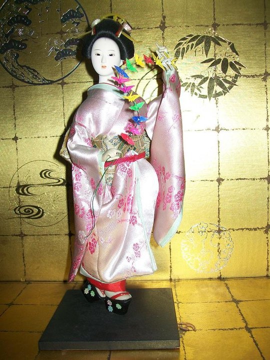 Maiko with Paper Cranes
