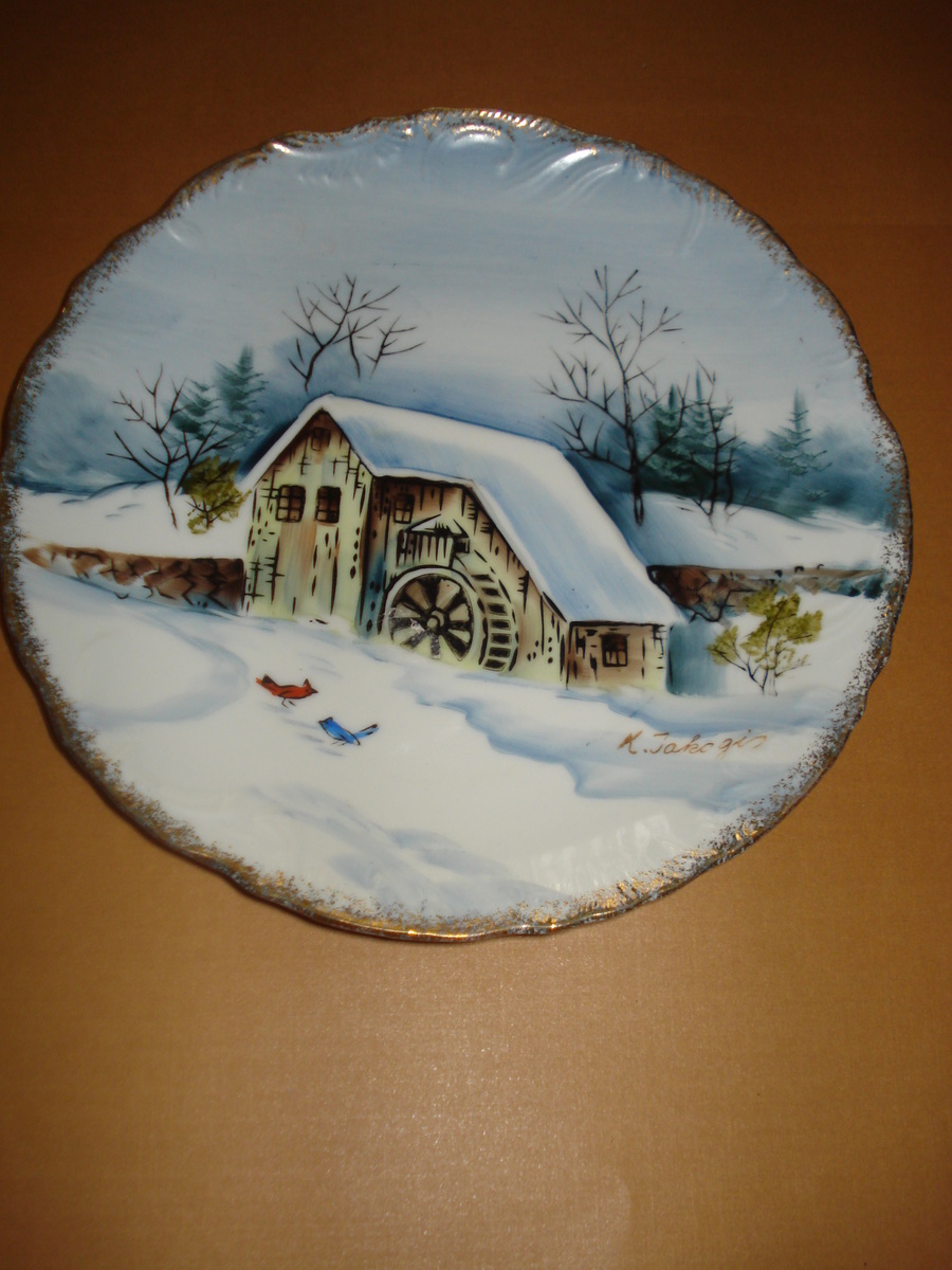 "SNOWY BARN" COLLECTIBLE PLATE - Art Pottery