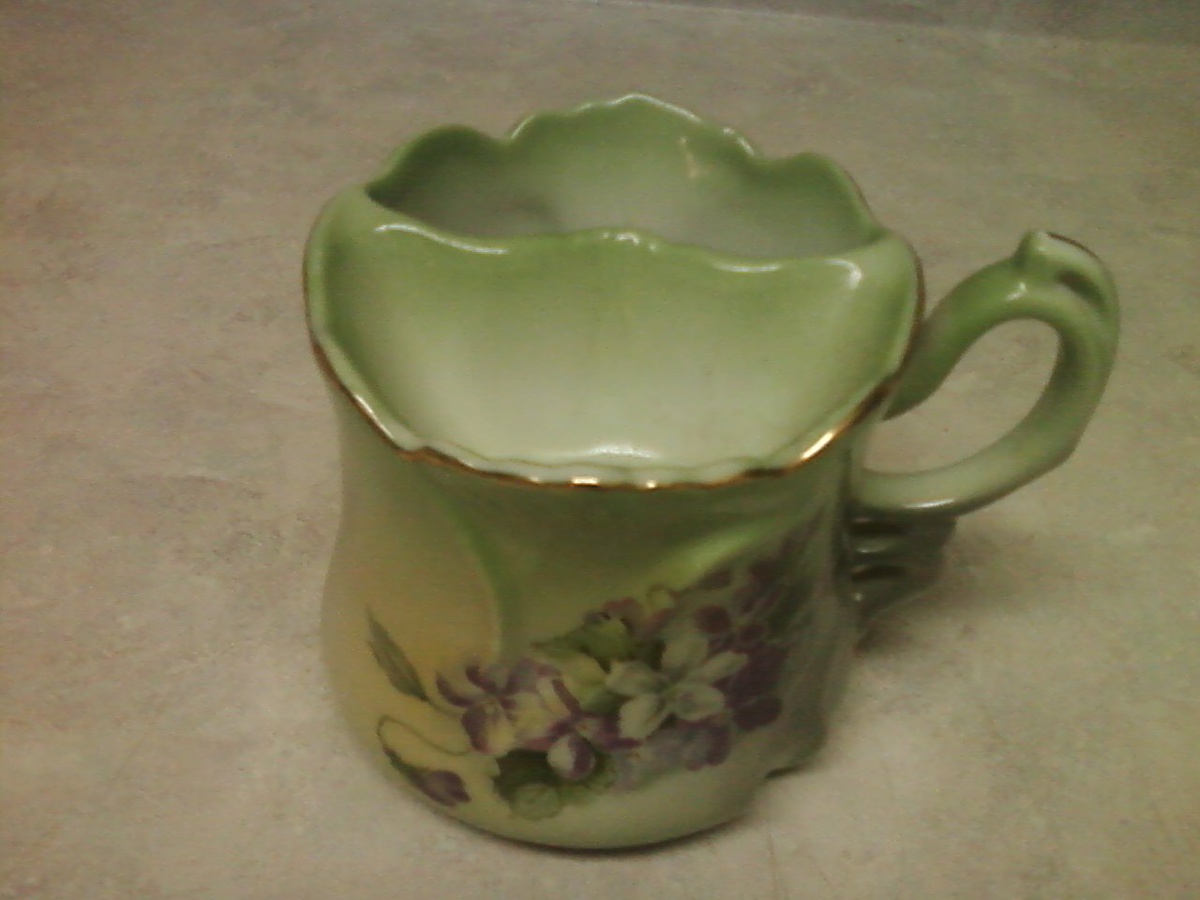 ABEAUTIFUL PORCELAIN MUG