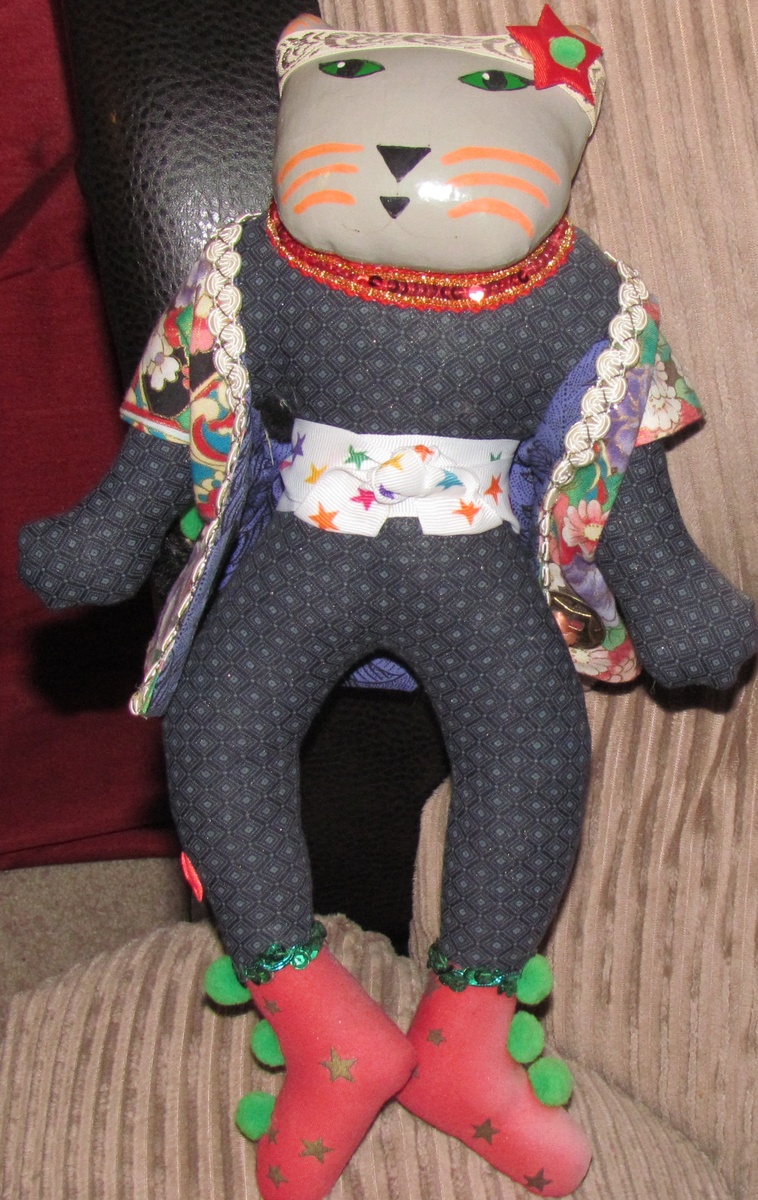  CAT DOLL . LOOKS HOME MADE.