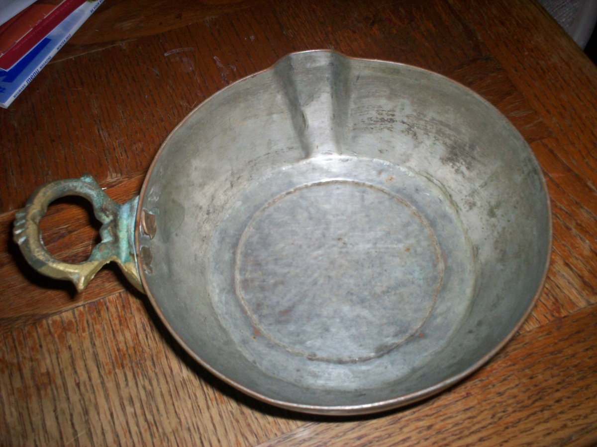 One handle copper pouring bowl   (I guess)